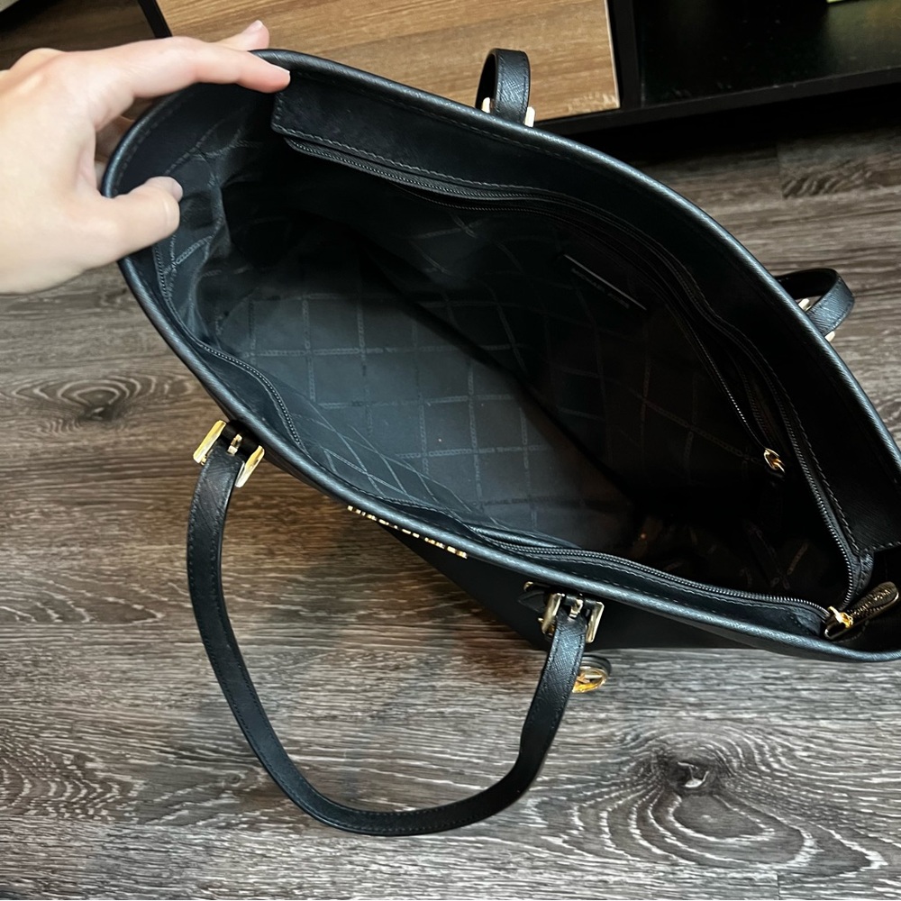 Michael Kors Quinn Large East West Top Zip Tote Bag - Picture 8 of 14